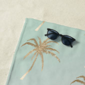 Serviette De Plage Palmiers d'or tropicaux Mint Cream Ombre          (En situation)