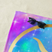 Serviette De Plage Panneau Zodiac Taurus Gold sur Arrière - plan colo (En situation)