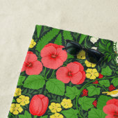 Serviette De Plage Pansies rouges, oiseaux et papillons (En situation)