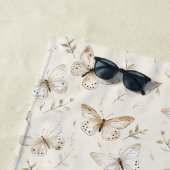 Serviette De Plage Papillons à crème chic (En situation)