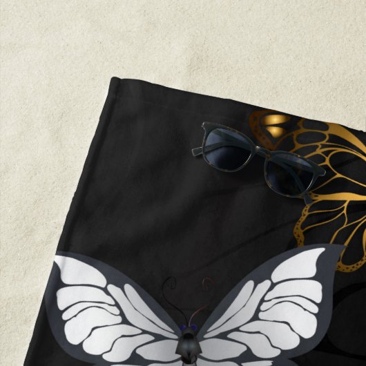 Serviette De Plage Papillons blancs et dorés (En situation)