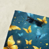 Serviette De Plage Papillons Bleus Et Jaunes Volant, (En situation)