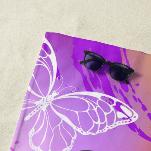Serviette De Plage Papillons Monarque sur Arrière - plan pourpre (En situation)