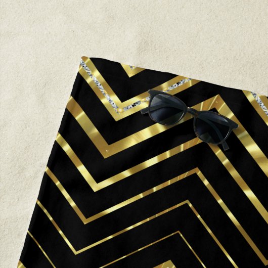 Serviette De Plage Parties scintillant Noir Et Or Chevron (En situation)