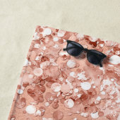 Serviette De Plage Parties scintillant Peach Rose or Monogramme (En situation)