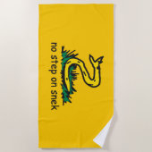 Serviette De Plage Pas de pas sur les mèmes de serpent Gadsden parodi (Devant)