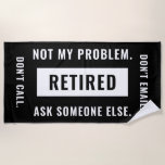 Serviette De Plage Pas mon problème Retraité Funny Retraite Humour de<br><div class="desc">Un drôle minimaliste noir et blanc gag design cadeau pour le professionnel qui prend sa retraite.</div>