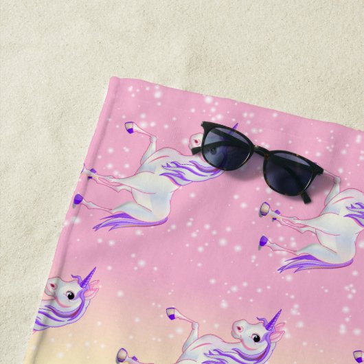 Serviette De Plage Pastel Rainbow et mignon 🦄 Unicorn Motif (En situation)