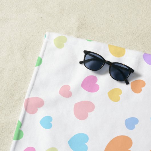 Serviette De Plage Pastel Rainbow Heart Art Motif (En situation)