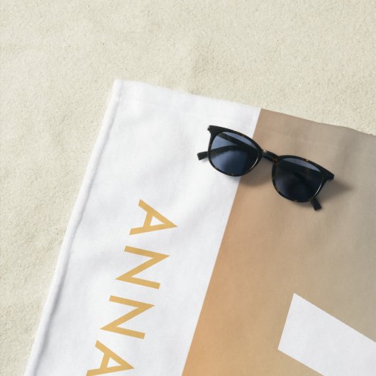 Serviette De Plage Pastel rose arc-en-ciel monographie simple (En situation)