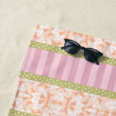 Serviette De Plage Pastel Rose Peach Tan Girl Design floral (En situation)