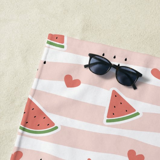 Serviette De Plage Pastèques Rouges, Coeurs, Bandes, Votre Nom (En situation)