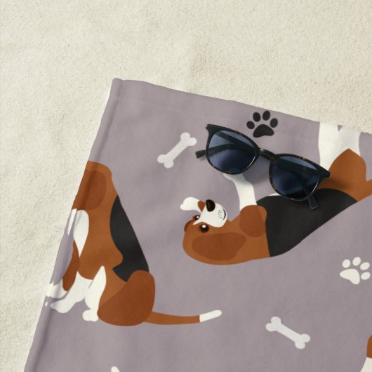 Serviette De Plage Pâtes et os Beagle mignons Gris (En situation)