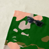 Serviette De Plage Patters de Pink and Green Camouflage (En situation)