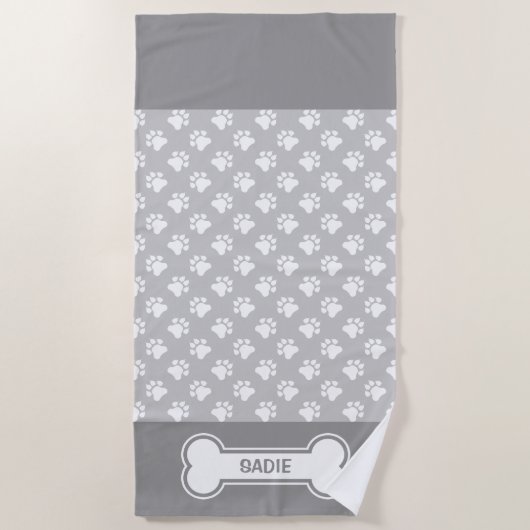 Serviette De Plage Pattes de chien grises et blanches et os avec nom (Devant)