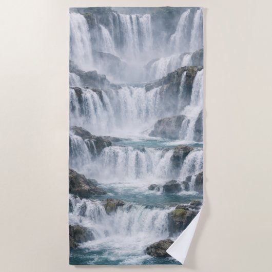 Serviette De Plage Paysage de cascade brumeuse (Devant)