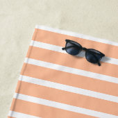 Serviette De Plage Peach Fuzz Monogramme Nom personnalisé Stripes 202 (En situation)