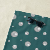 Serviette De Plage Pearl Pattern on Transformative Teal Background (En situation)