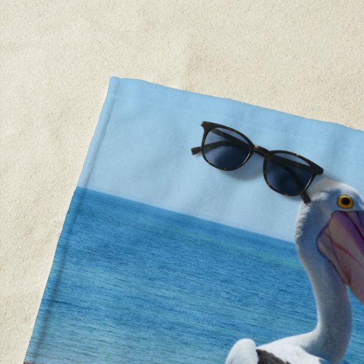Serviette De Plage Pelican Perché Sur Un Rocher De Plage, (En situation)