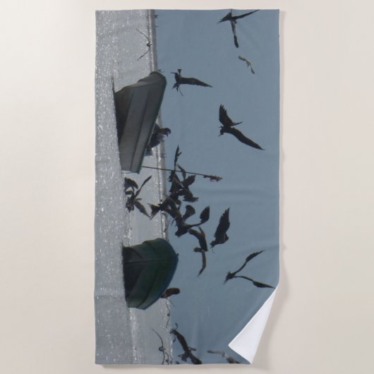 Serviette De Plage Pélicans autour de Fishing Boats Beach Towne (Devant)