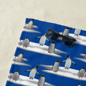 Serviette de plage Penguin Iceberg Party (Bleu) (En situation)