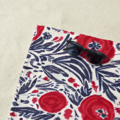 Serviette De Plage Pépites florales rouges blanches et bleues (En situation)