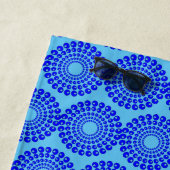 Serviette de plage - Perles bleues en cercles conc (En situation)