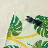 Serviette De Plage Personnalisable Feuille Tropicale et Or (En situation)