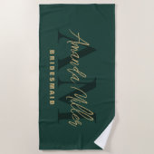 Serviette De Plage Personnalisé avec monogramme moderne vert or (Devant)