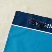 Serviette De Plage Personnalisé Blue Navy Swim Team Nom du nageur (En situation)