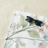 Serviette de plage personnalisée avec fleurs sauva (En situation)