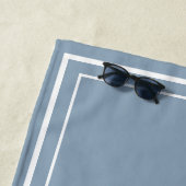 Serviette de plage personnalisée bleue (En situation)