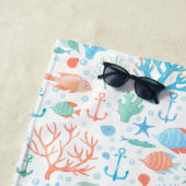 Serviette de plage personnalisée en corail (En situation)