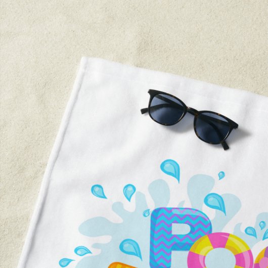 Serviette de plage personnalisée Fun Pool Party (En situation)