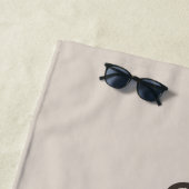 Serviette de plage personnalisée moderne (En situation)