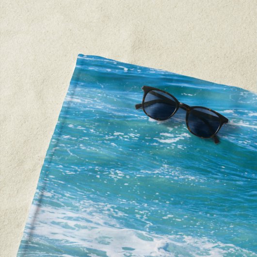 Serviette de plage personnalisée Ocean Waves (En situation)