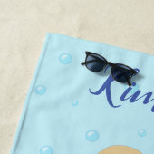 Serviette de plage personnalisée pour la petite si (En situation)