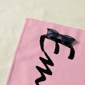 Serviette de plage personnalisée rose (En situation)
