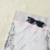 Serviette De Plage Personnaliser en marbre de Parties scintillant d'a (En situation)