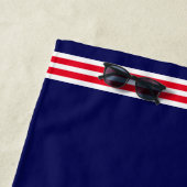 Serviette De Plage Phare nautique moderne sur bleu marine (En situation)