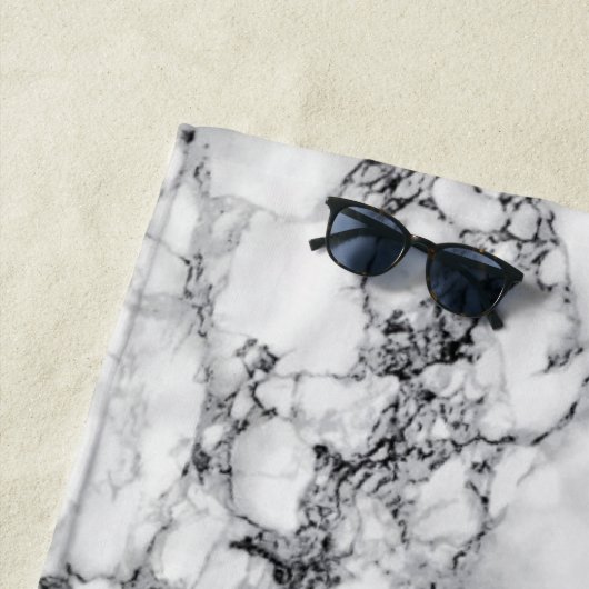 Serviette De Plage Pierre Marbre blanc branchée (En situation)