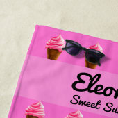 Serviette De Plage Pink Strawberry and Chocolate Ice Cream Pattern (En situation)