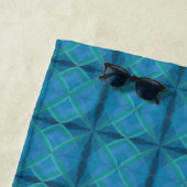 Serviette De Plage Plage côtière Vagues salées Motif sur noir (En situation)