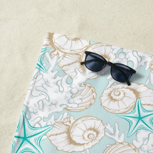 Serviette De Plage plage de sable turquoise de la côte Monogram (En situation)