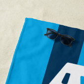 Serviette De Plage Plage S'il vous plaît Aqua & Navy Blue Striped Bea (En situation)