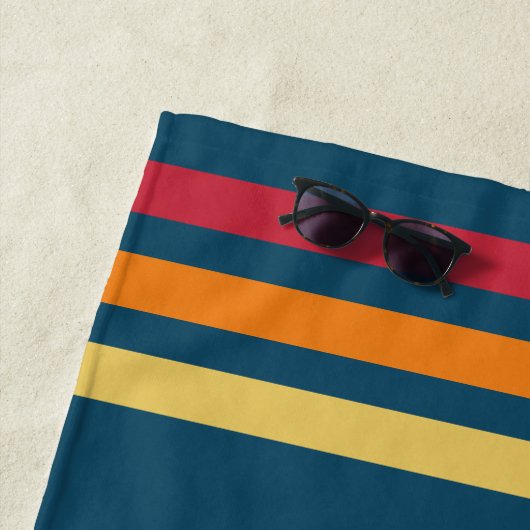 Serviette De Plage Plages et Besoins Retro Stripe Personnalisés (En situation)