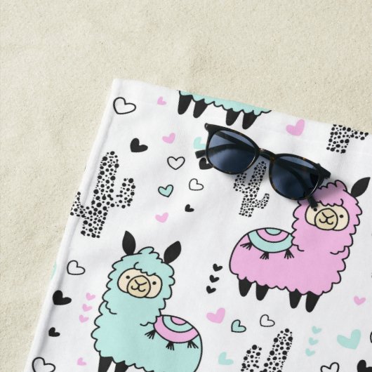 Serviette De Plage Plaisir Personnalisé Bleu & Llama Rose (En situation)