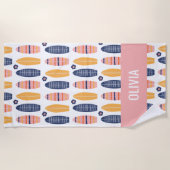 Serviette De Plage Planches de surf roses Surfs Up et fleurs (Devant)