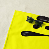 Serviette De Plage Plat noir sur Jaune (En situation)