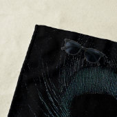 Serviette De Plage Plumes de paon Turquoise gothique foncé (En situation)